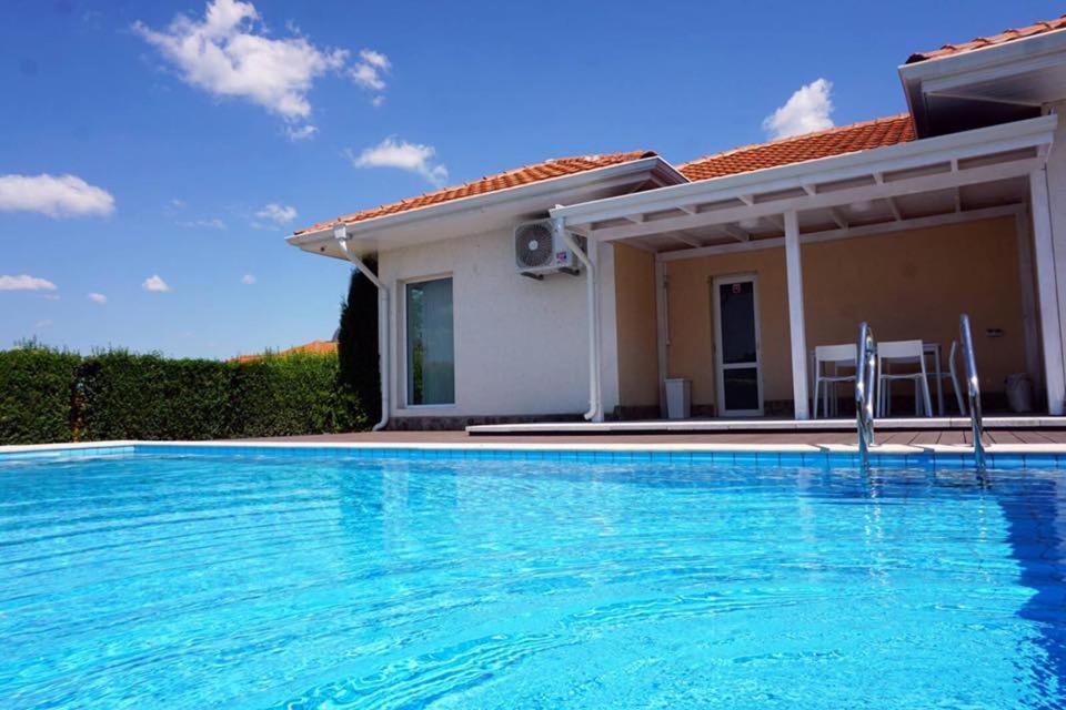Geranium Holliday Villas Obrochishte Exterior foto